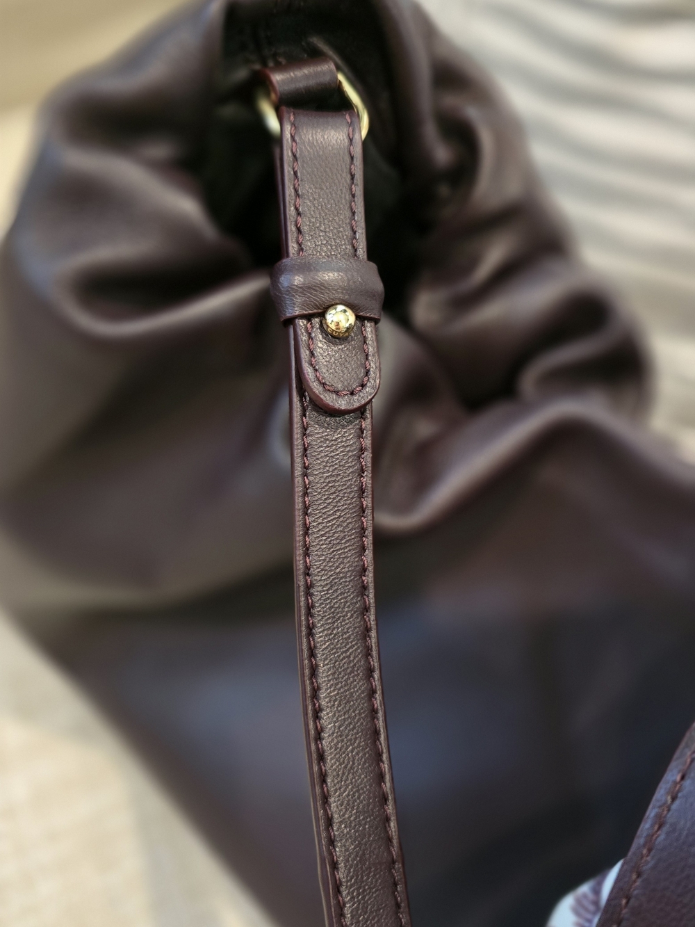 🌟 Cuyana Dia Lambskin Bag in Plum - Drawstring Shoulder Bag - Picture 11 of 15